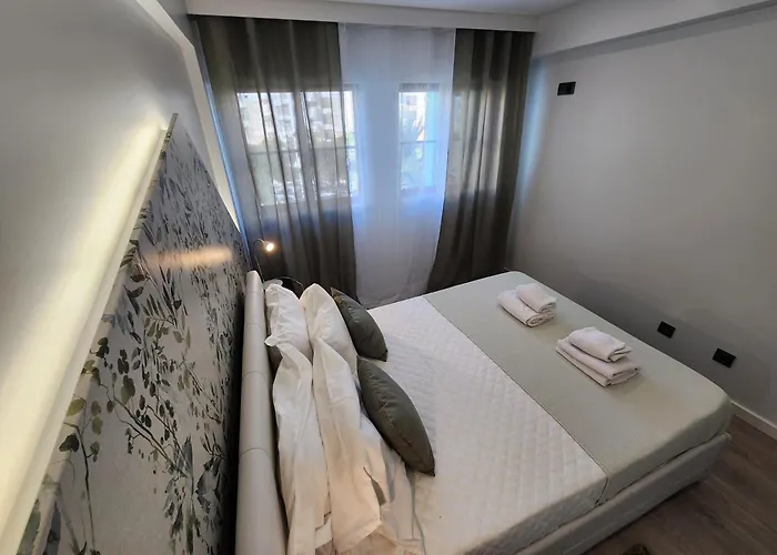 Ria Center - Right *