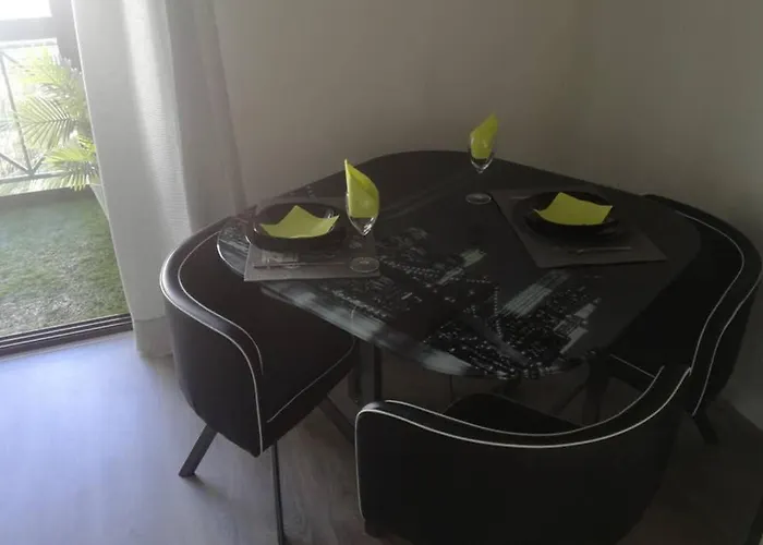 Ria Center - Right アパート